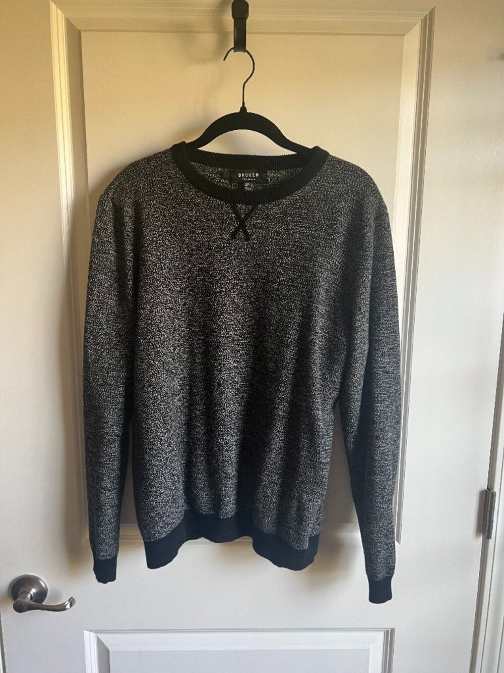 Broken Standard Men’s Black & Gray Marled Crewneck Sweater Size Large